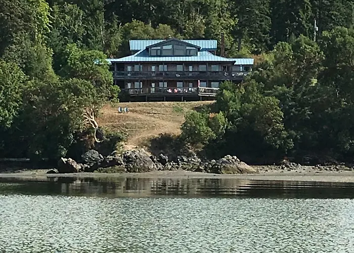 Arbutus Cove Guesthouse